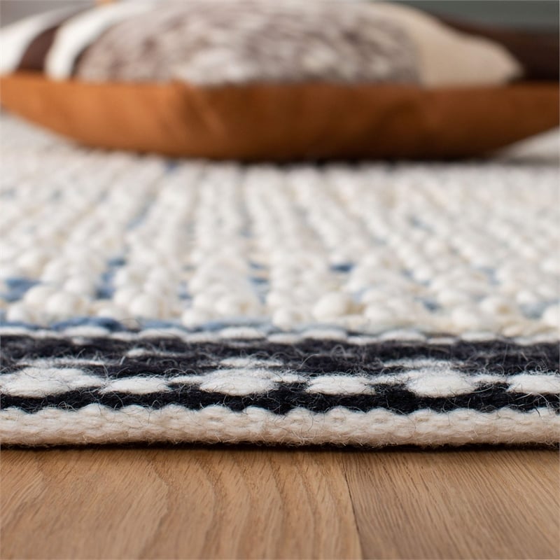 Safavieh Natura 4' x 6' Hand Woven Wool Rug in Black and Ivory