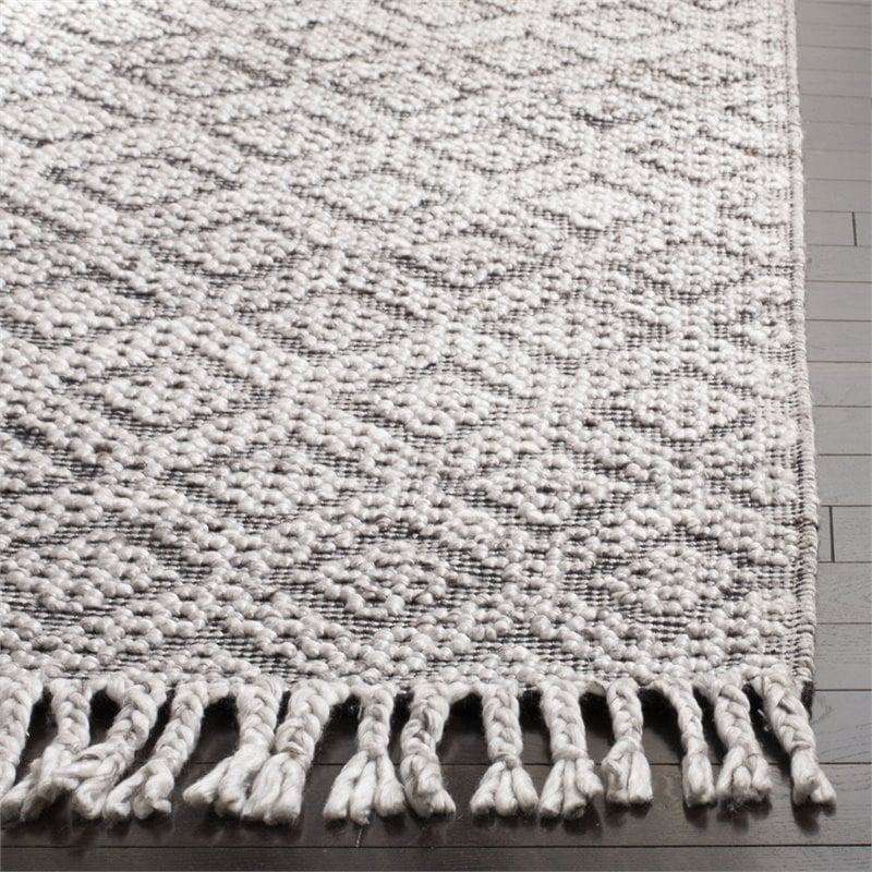 Safavieh Natura 5' x 8' Hand Woven Wool Rug in Charcoal and Light Gray