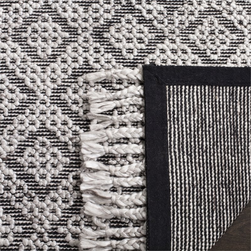Safavieh Natura 5' x 8' Hand Woven Wool Rug in Charcoal and Light Gray
