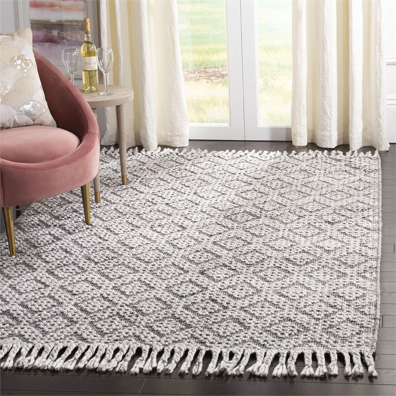 Safavieh Natura 6' Square Hand Woven Wool Rug in Charcoal and Gray