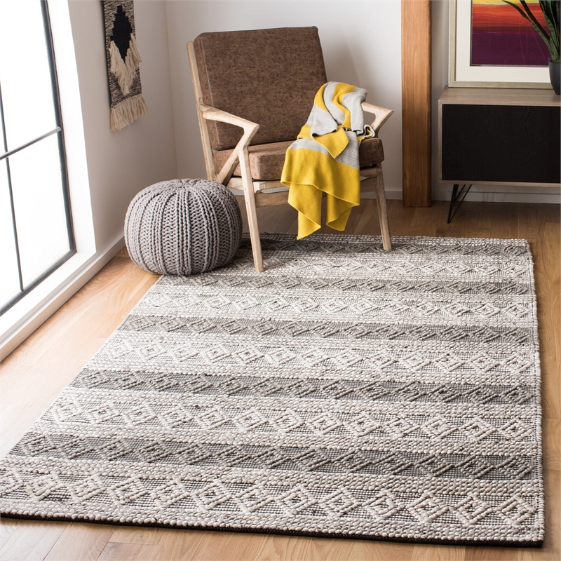 Safavieh Natura 3' x 5' Hand Woven Wool Rug in Charcoal and Gray