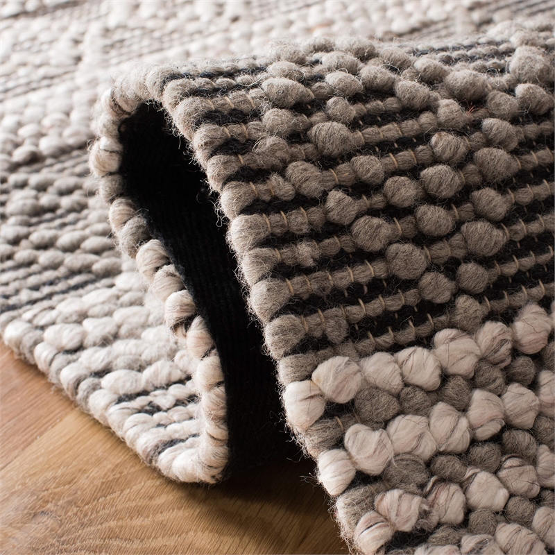 Safavieh Natura 5' x 8' Hand Woven Wool Rug in Charcoal and Gray