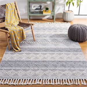 Safavieh Natura 5' x 8' Hand Woven Wool Rug in Silver and Ivory