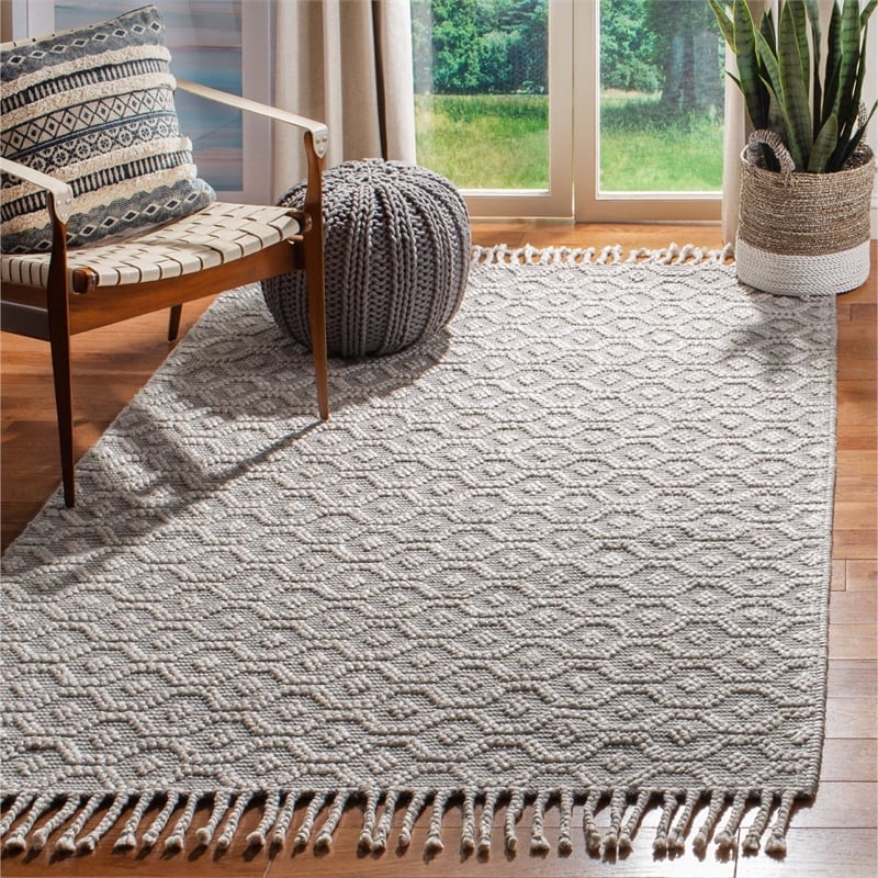 Safavieh Natura 8' x 10' Hand Woven Wool Rug in Gray