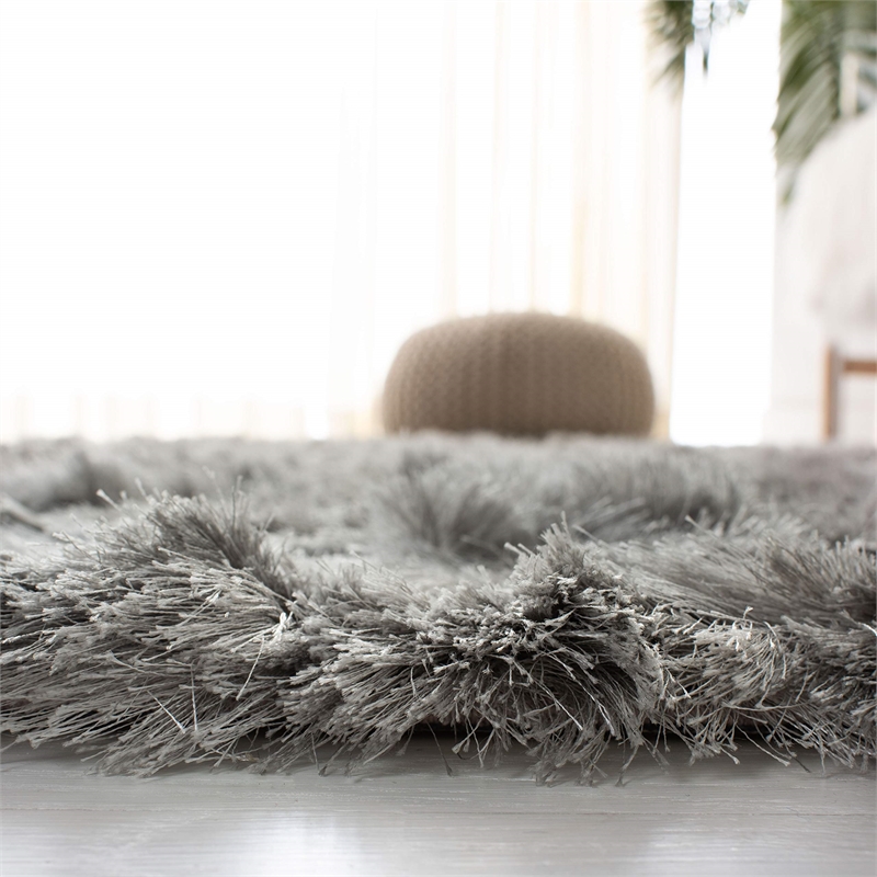 Safavieh Ocean 5' x 8' Hand Tufted Shag Rug in Silver