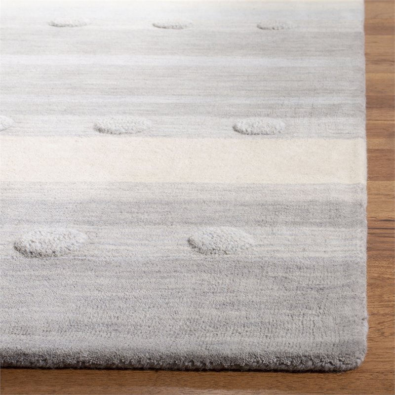 Safavieh 5' x 8' Hand Loomed Wool Rug in Gray and Ivory