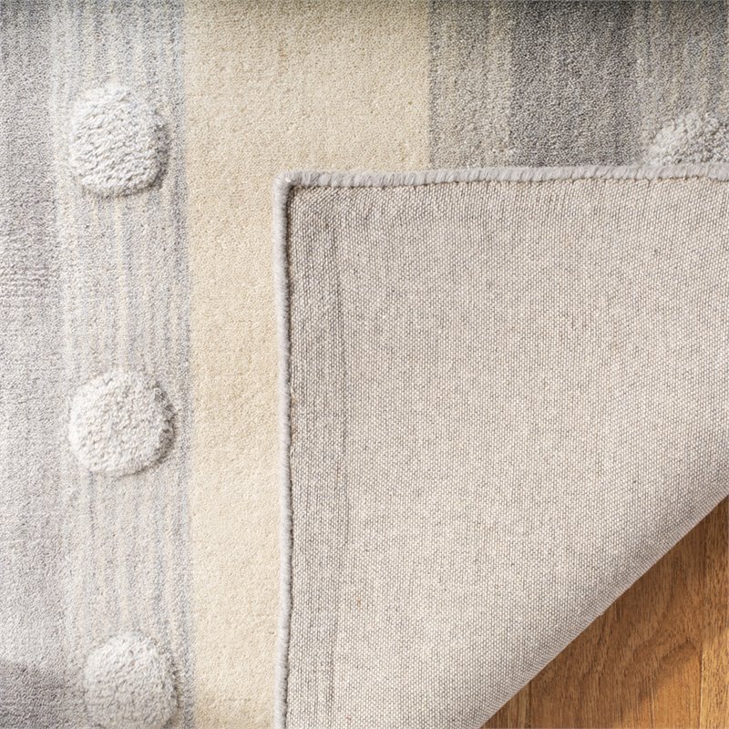 Safavieh 5' x 8' Hand Loomed Wool Rug in Gray and Ivory