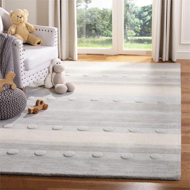Safavieh 8' x 10' Hand Loomed Wool Rug in Gray and Ivory