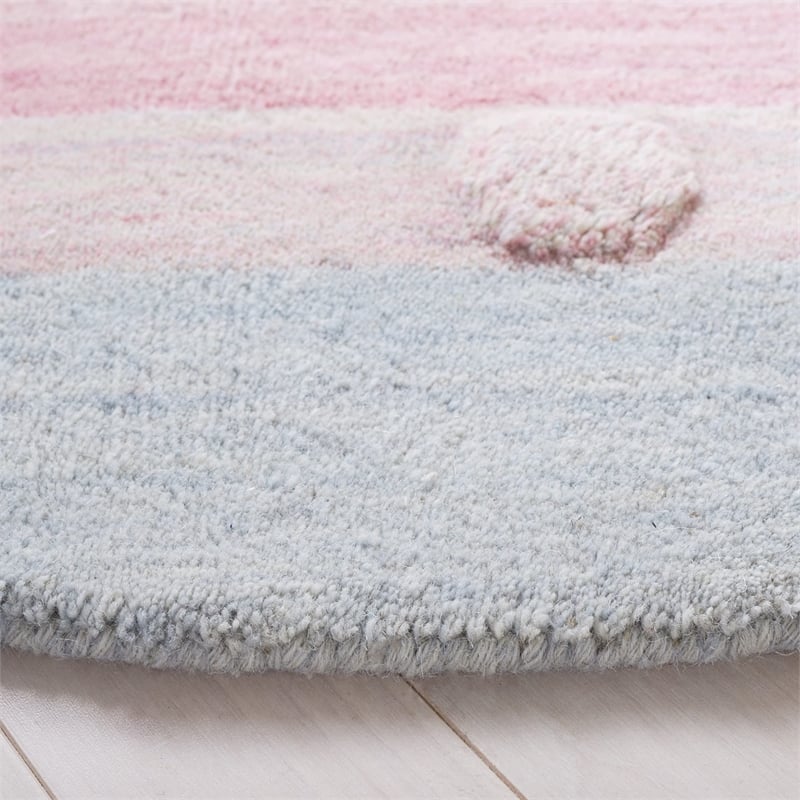 Safavieh 5' Round Hand Loomed Wool Rug in Light Blue and Pink