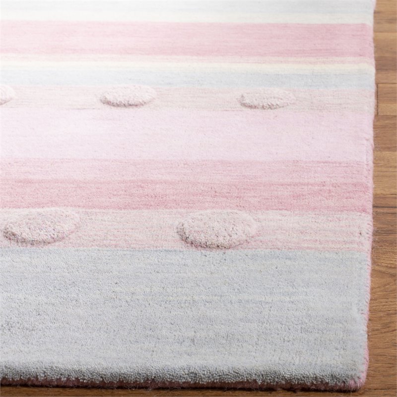 Safavieh 8' x 10' Hand Loomed Wool Rug in Light Blue and Pink