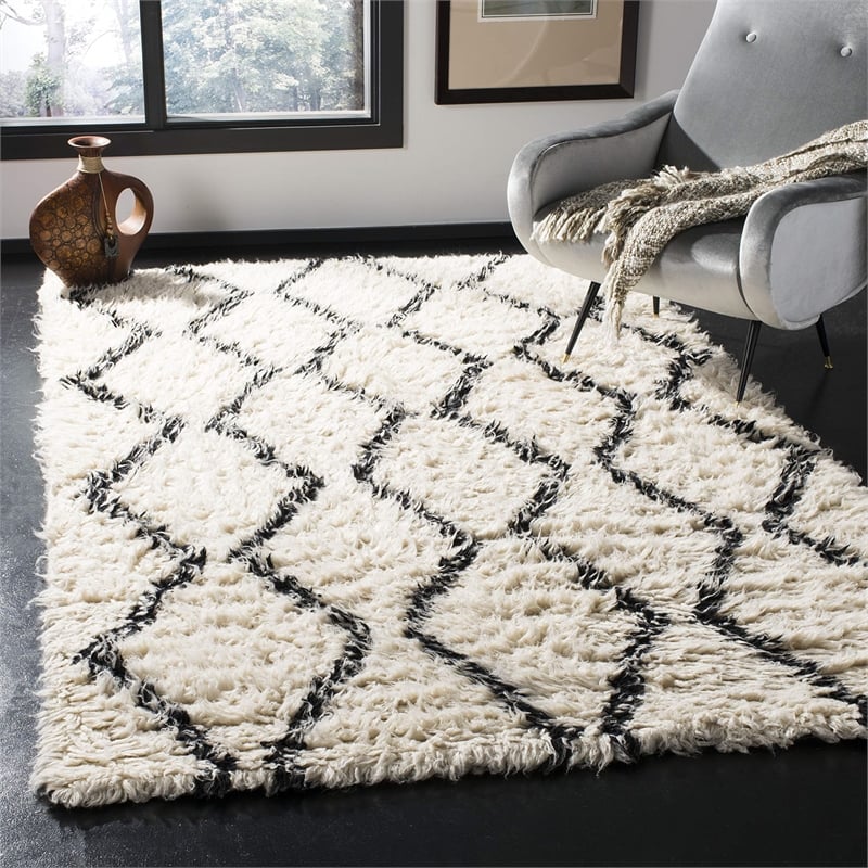 Safavieh Kenya 6' x 9' Hand Woven Shag Wool Rug in Black and Ivory