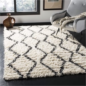 Safavieh Kenya 6' x 9' Hand Woven Shag Wool Rug in Black and Ivory