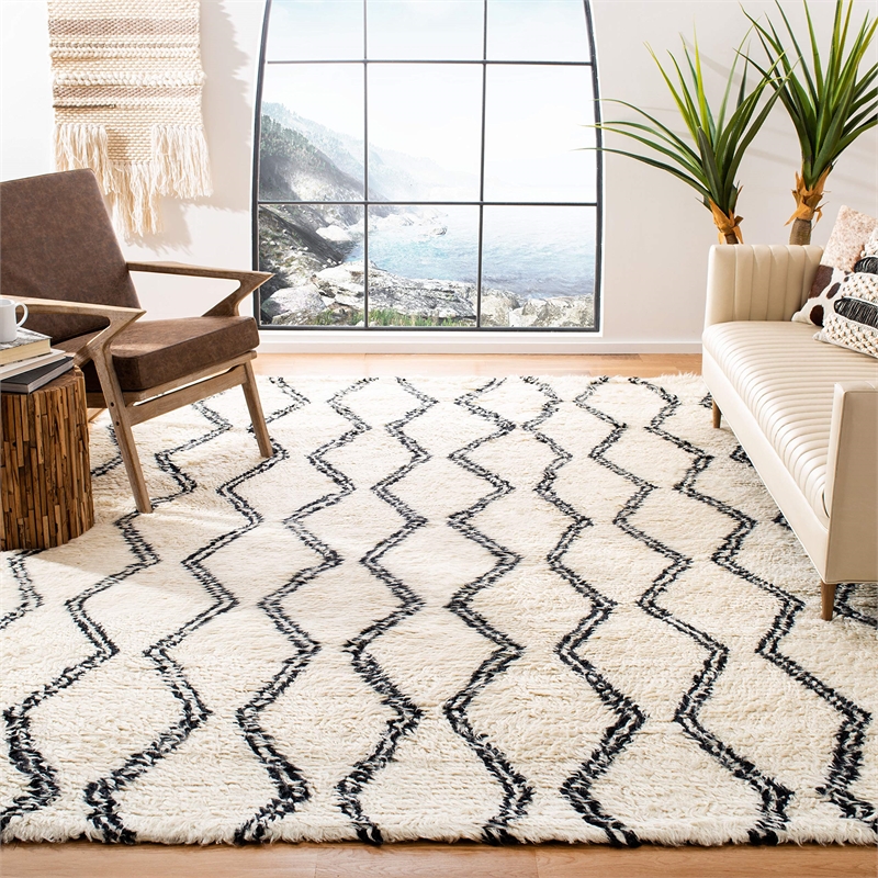Safavieh Kenya 9' x 12' Hand Woven Shag Wool Rug in Black and Ivory