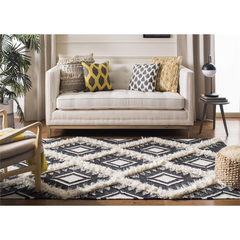 Safavieh Kenya 6' x 9' Hand Woven Shag Wool Rug in Black and Ivory