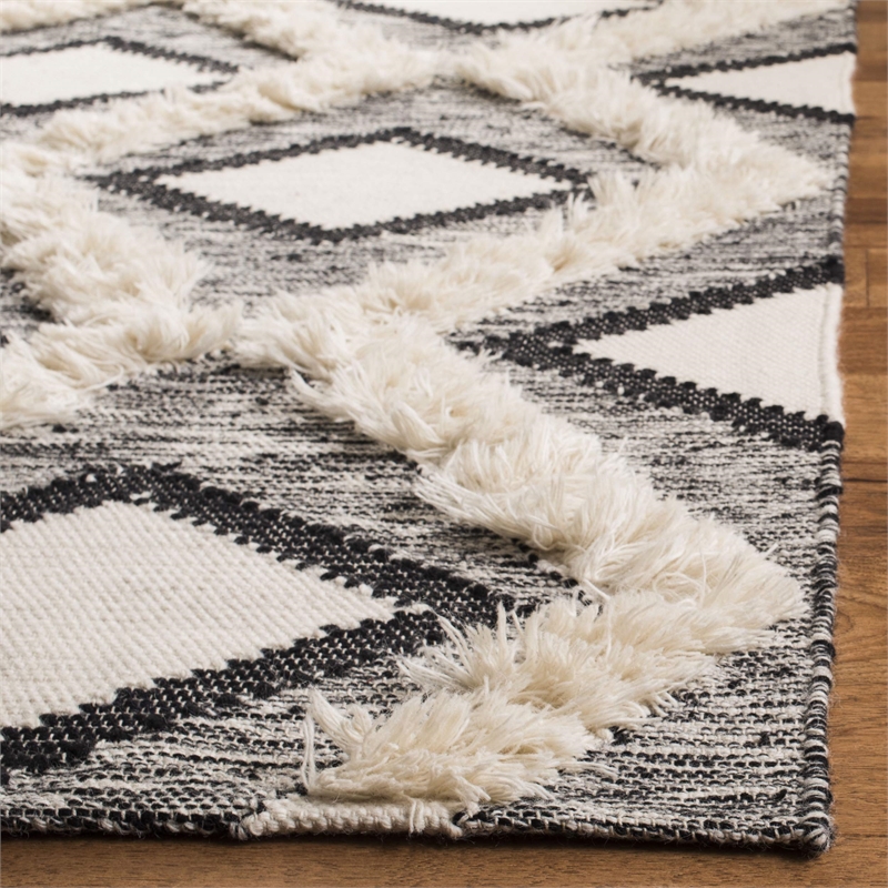 Safavieh Kenya 8' x 10' Hand Woven Shag Wool Rug in Black and Ivory