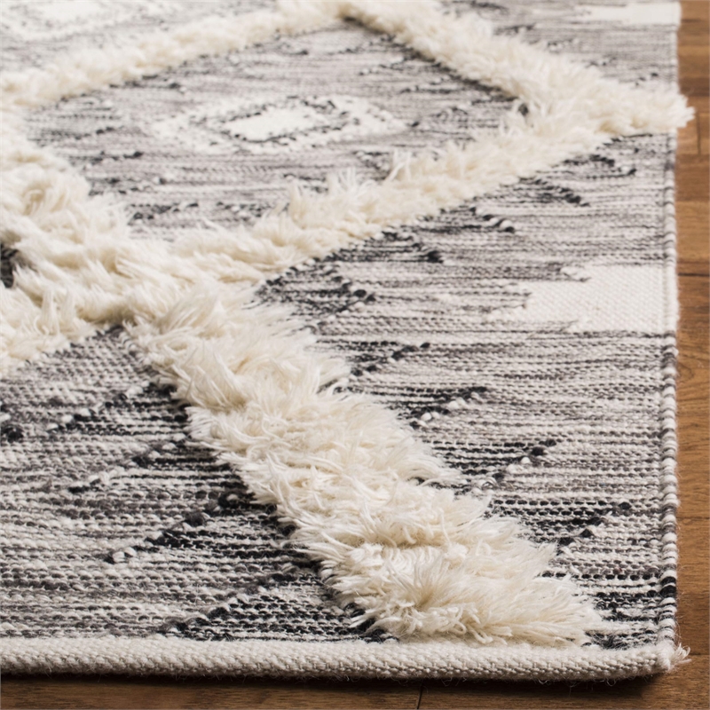Safavieh Kenya 8' x 10' Hand Woven Shag Wool Rug in Black and Ivory