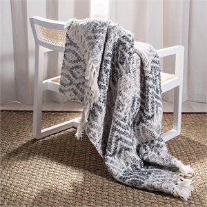 Safavieh Santi 60&quot Throw in Gray and White