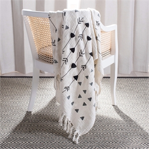 Safavieh Penton Throw in Gray and White