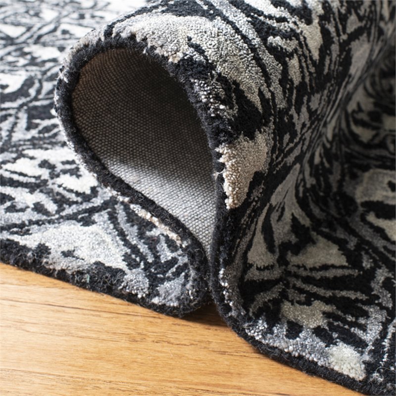Safavieh Allure 4' x 6' Hand Tufted Wool Rug in Ivory and Black