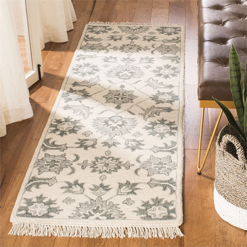 Safavieh Aspen 7' Round Hand Tufted Wool Rug in Ivory and Gray