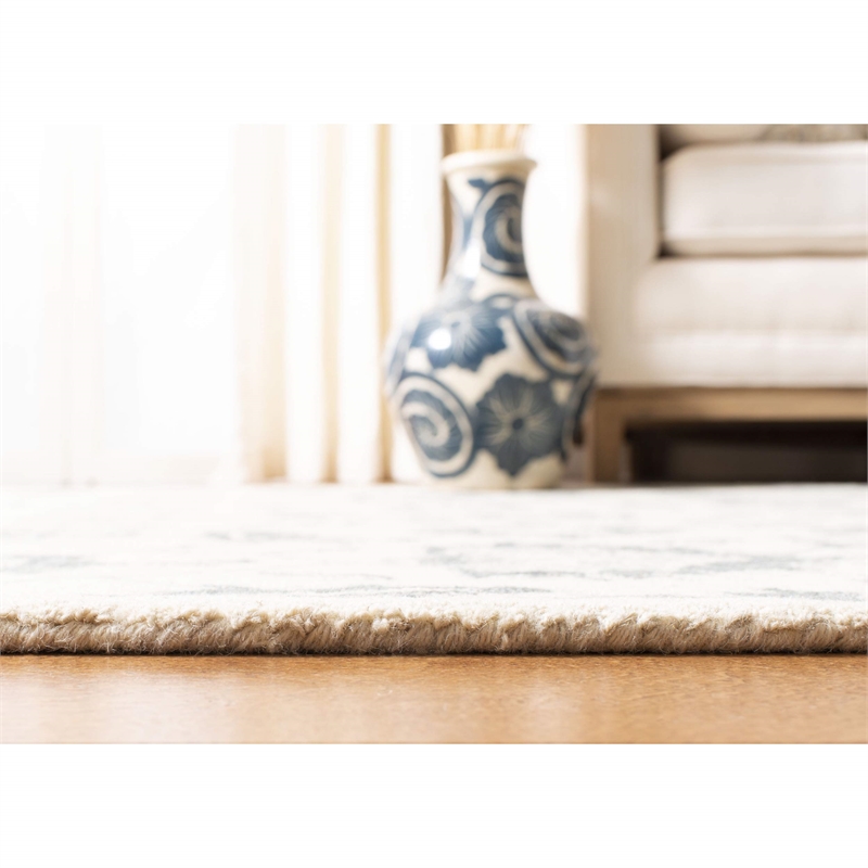 Safavieh Aspen 7' Round Hand Tufted Wool Rug in Ivory and Gray