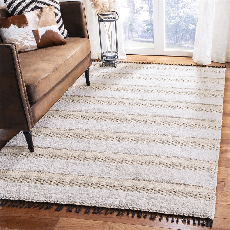 Safavieh Boston 8' x 10' Hand Tufted Rug in Ivory and Beige