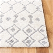 Safavieh Casablanca 4' x 6' Hand Tufted Wool Rug in Ivory and Gray