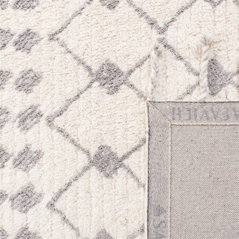 Safavieh Casablanca 5' x 8' Hand Tufted Wool Rug in Ivory and Gray