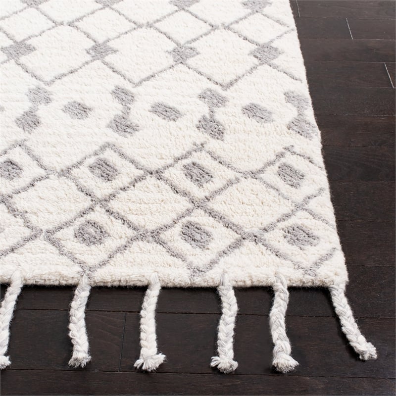 Safavieh Casablanca 5' x 8' Hand Tufted Wool Rug in Ivory and Gray