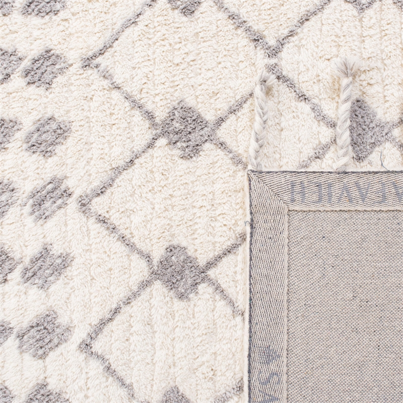 Safavieh Casablanca 8' x 10' Hand Tufted Wool Rug in Ivory and Gray