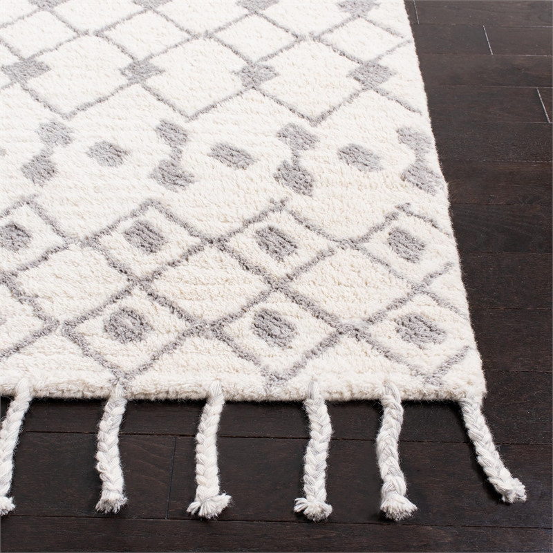 Safavieh Casablanca 8' x 10' Hand Tufted Wool Rug in Ivory and Gray