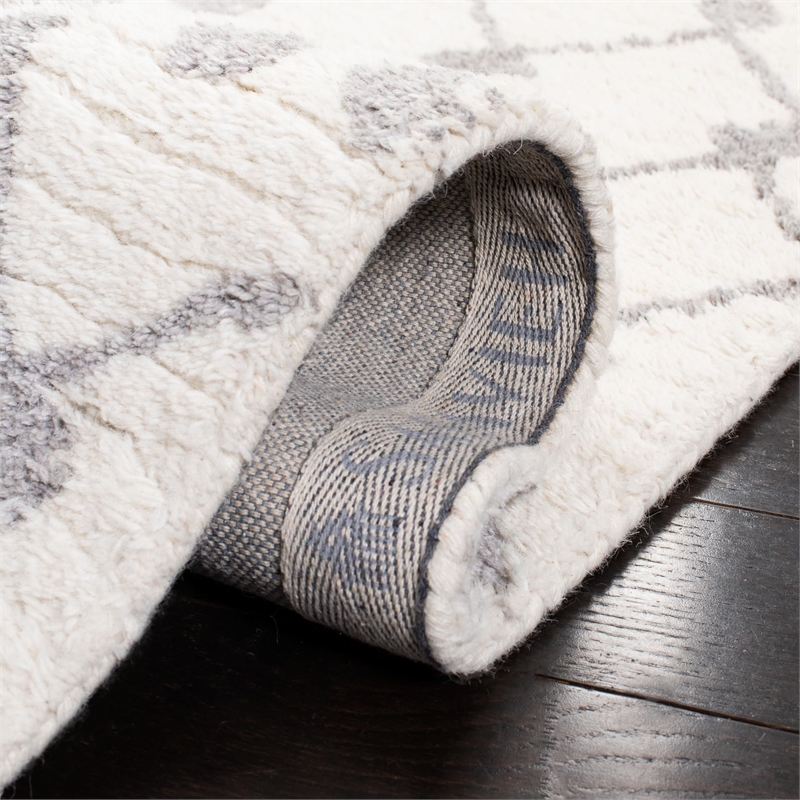 Safavieh Casablanca 8' x 10' Hand Tufted Wool Rug in Ivory and Gray