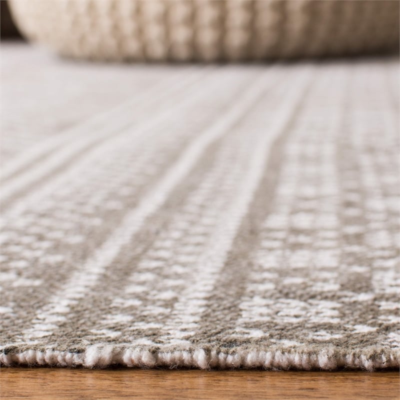 Safavieh Cedar Brook 5' x 8' Hand Loomed Rug in Gray and Ivory