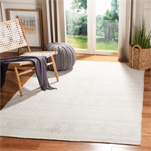 Safavieh Cedar Brook 2'3&quot x 4' Hand Loomed Rug in Silver and Ivory