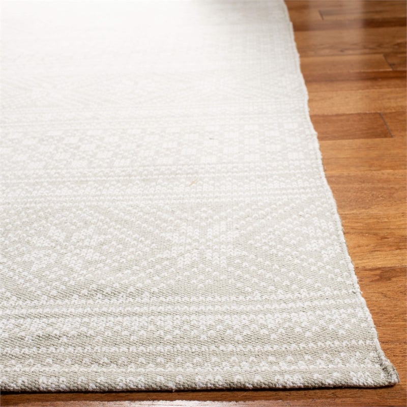 Safavieh Cedar Brook 4' x 6' Hand Loomed Rug in Silver and Ivory