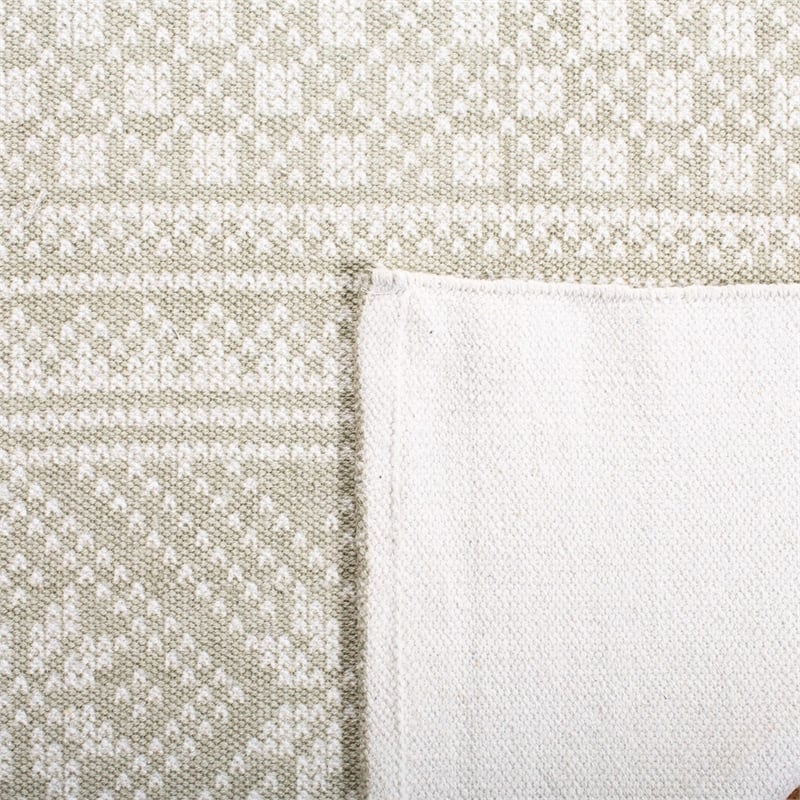 Safavieh Cedar Brook 4' x 6' Hand Loomed Rug in Silver and Ivory