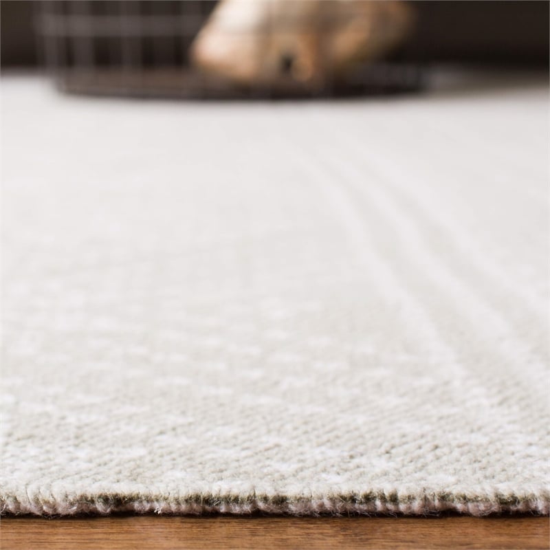 Safavieh Cedar Brook 4' x 6' Hand Loomed Rug in Silver and Ivory