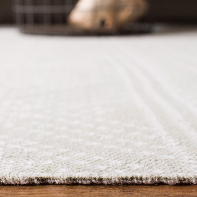 Safavieh Cedar Brook 8' x 10' Hand Loomed Rug in Silver and Ivory
