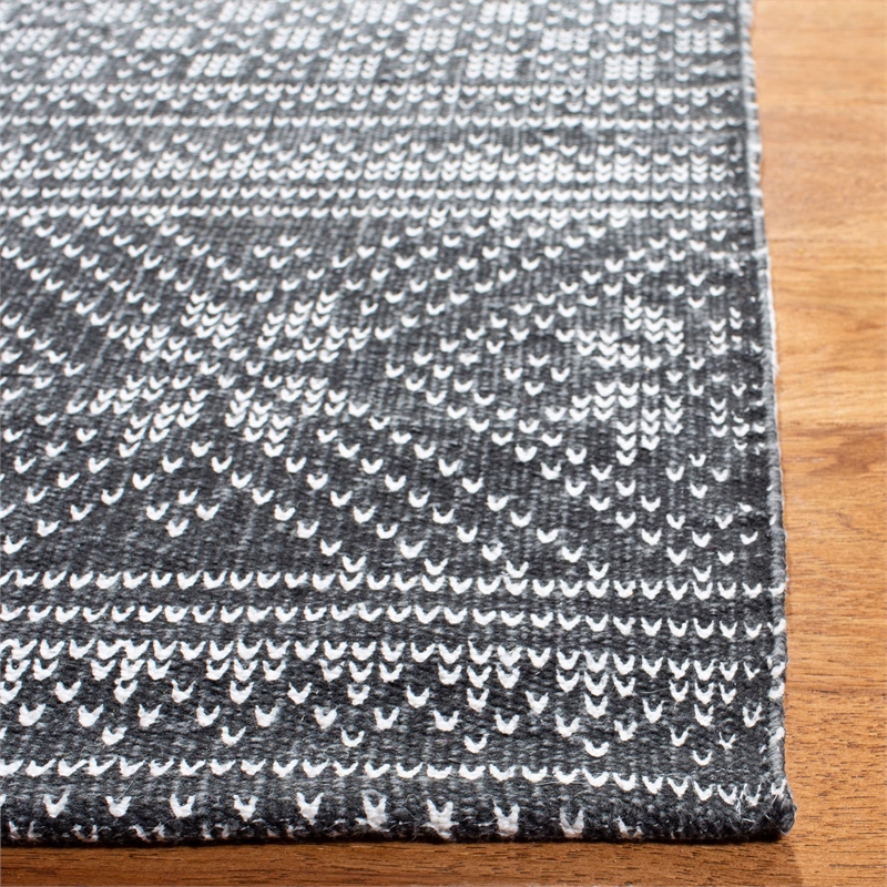 Safavieh Cedar Brook 4' x 6' Hand Loomed Rug in Black and Ivory