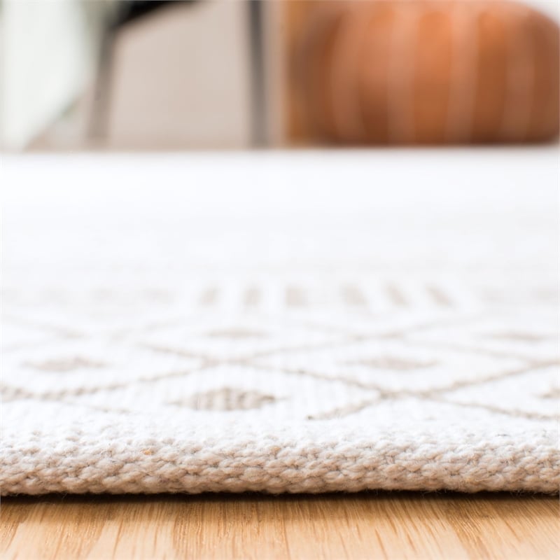 Safavieh Cedar Brook 4' x 6' Hand Loomed Rug in Gray and Ivory