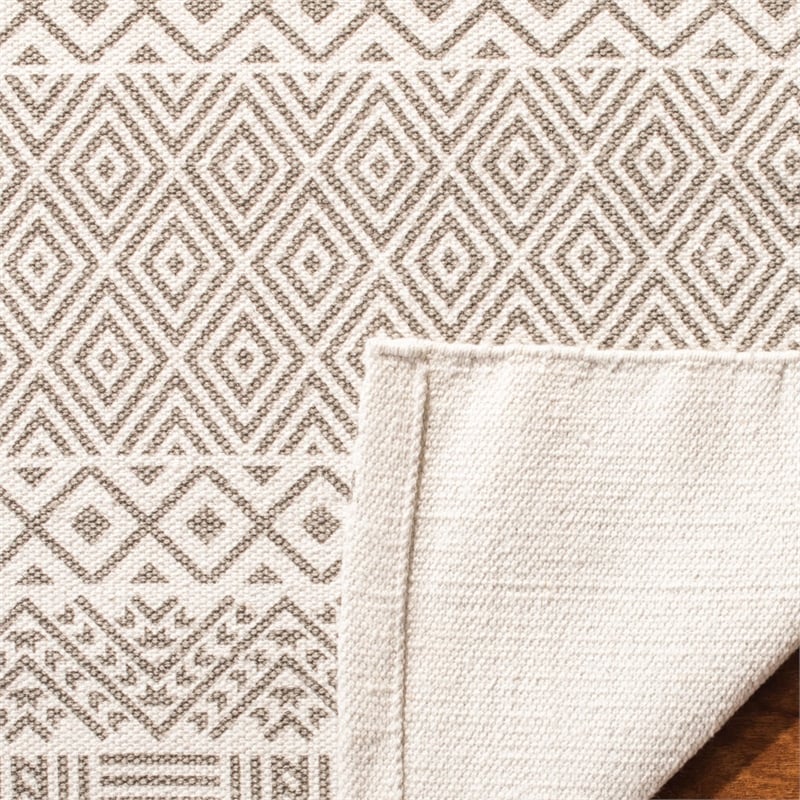 Safavieh Cedar Brook 8' x 10' Hand Loomed Rug in Gray and Ivory