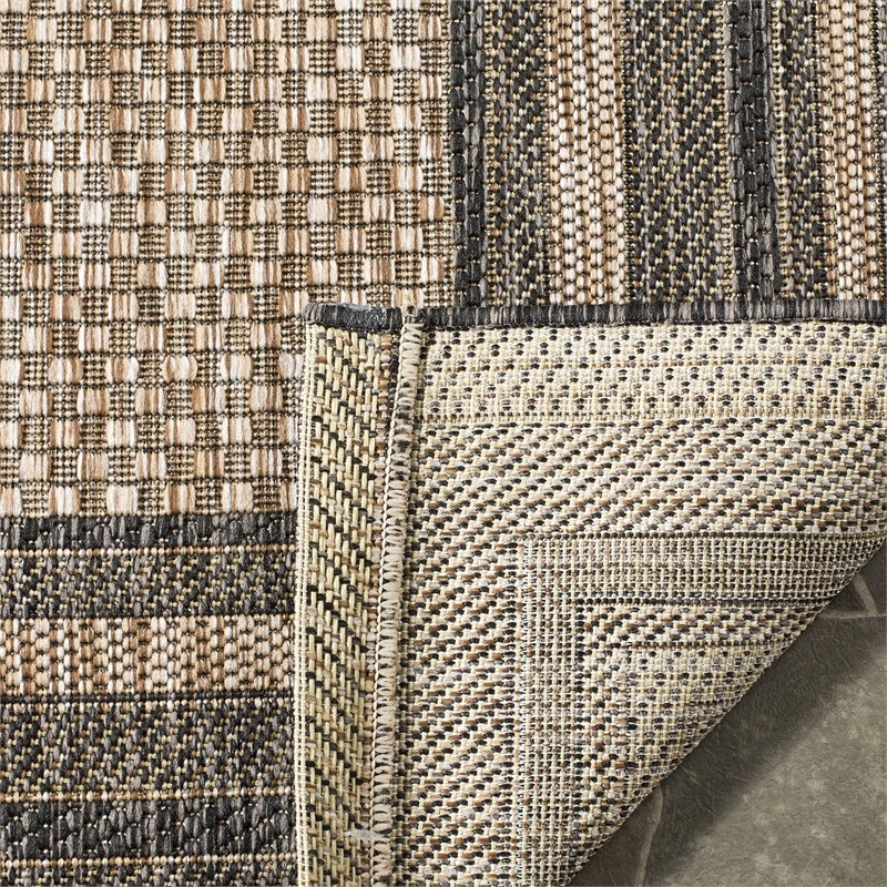 Safavieh Courtyard 2'3