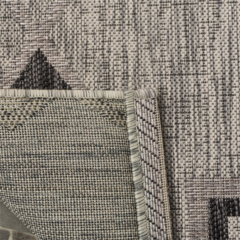 Safavieh Courtyard 2'7