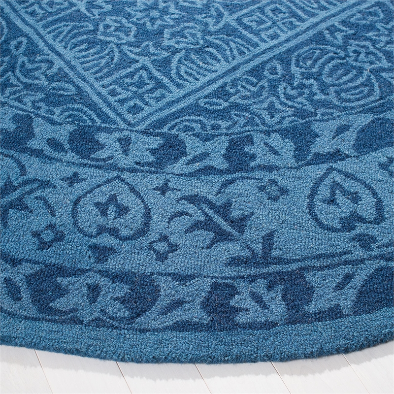 Safavieh Dip Dye 7' Round Hand Tufted Wool Rug in Navy Blue
