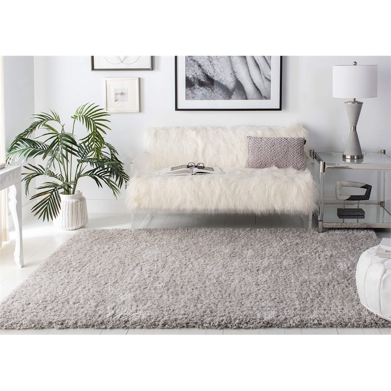 Safavieh Flokati 4' x 6' Rug in Light Gray