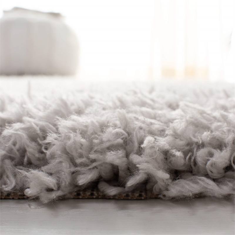 Safavieh Flokati 4' x 6' Rug in Light Gray