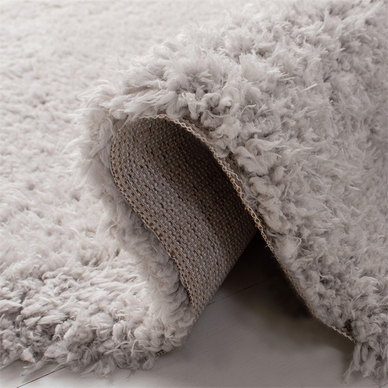 Safavieh Flokati 4' x 6' Rug in Light Gray