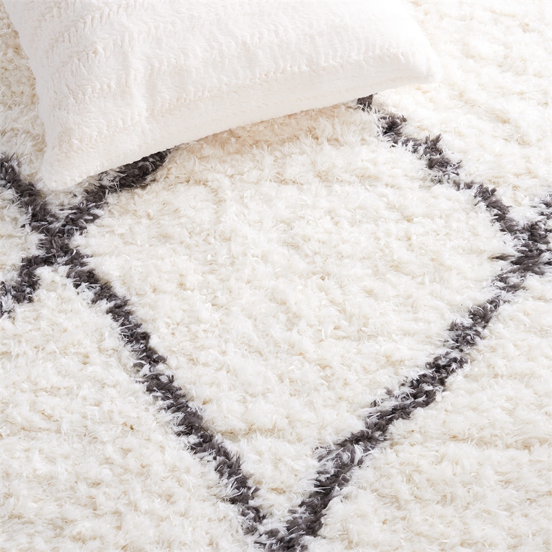 Safavieh Flokati 4' x 6' Rug in Ivory and Dark Gray