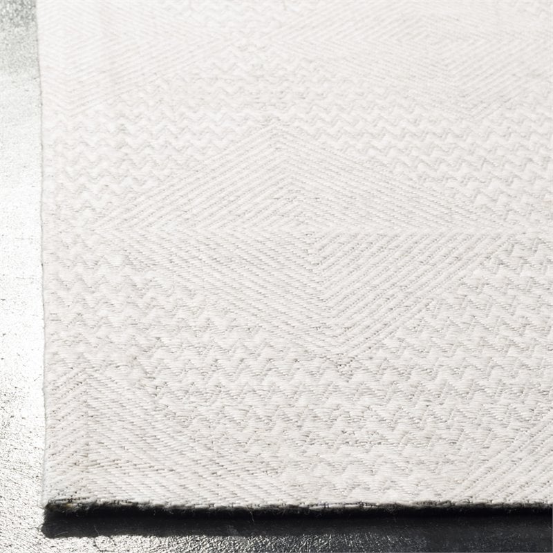 Safavieh Marbella 9' x 12' Hand Loomed Rug in Silver and Ivory