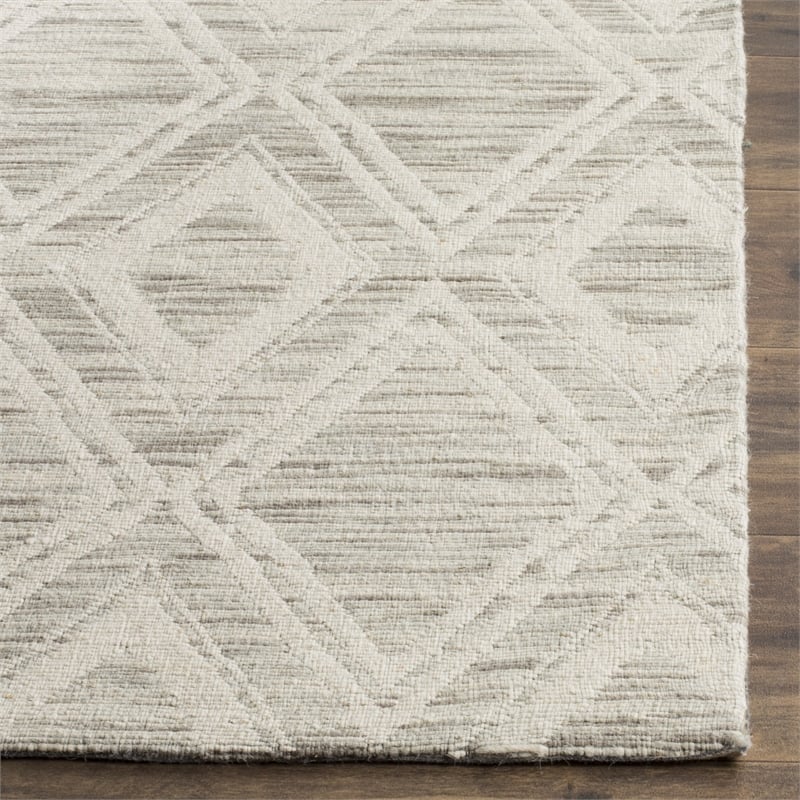 Safavieh Marbella 10' x 14' Hand Loomed Wool Rug in Brown and Ivory